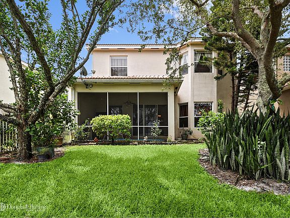 2nd image of 1004 Grove Park Cir
