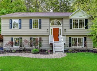 112 Fairlawn Dr, Hewitt, NJ 07421