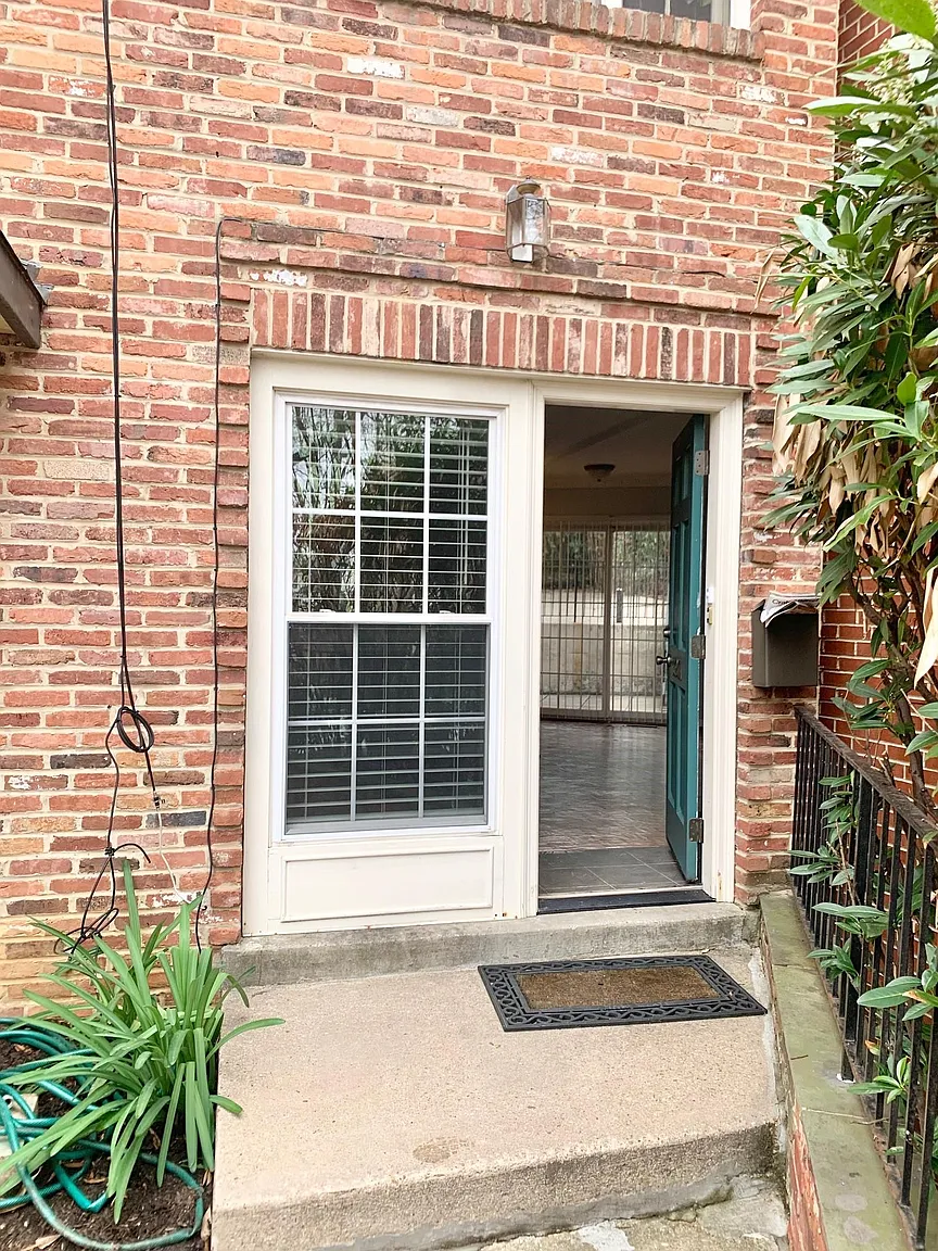 4427 Macarthur Blvd NW APT A photo 1