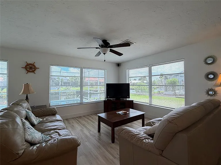 732 Santa Margerita Ln — Photo 13