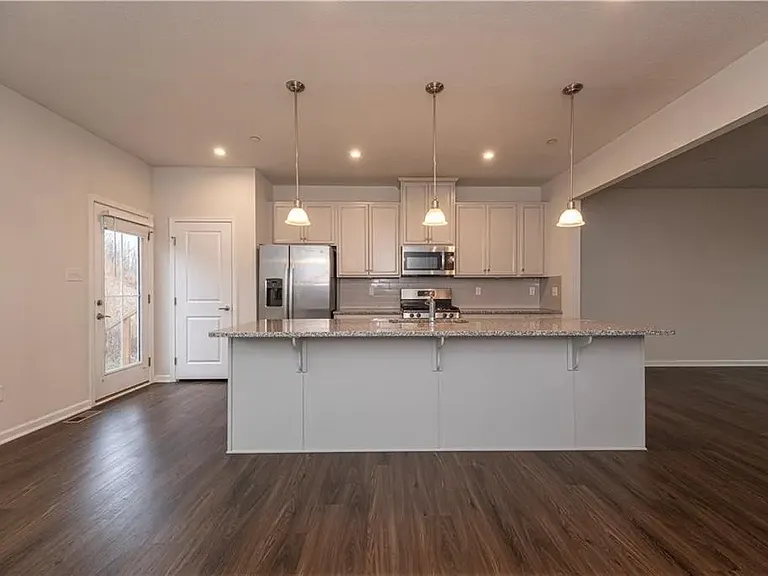 504 Florida Blvd — Photo 9