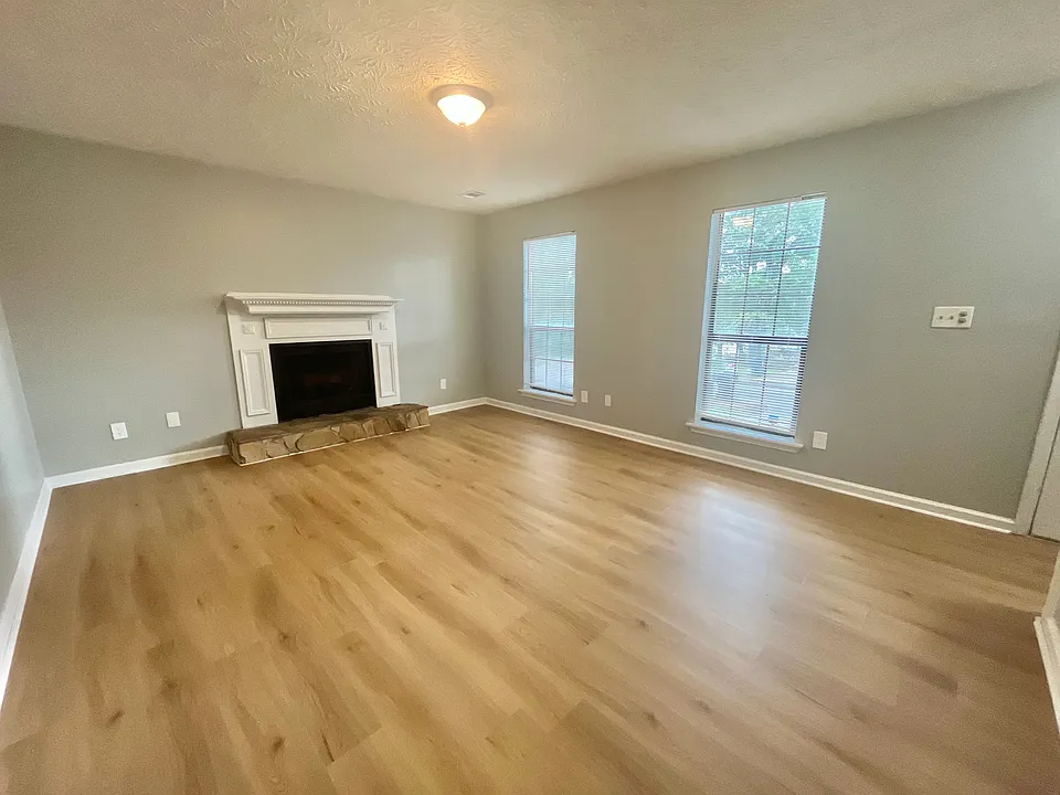100 Jackson Dr