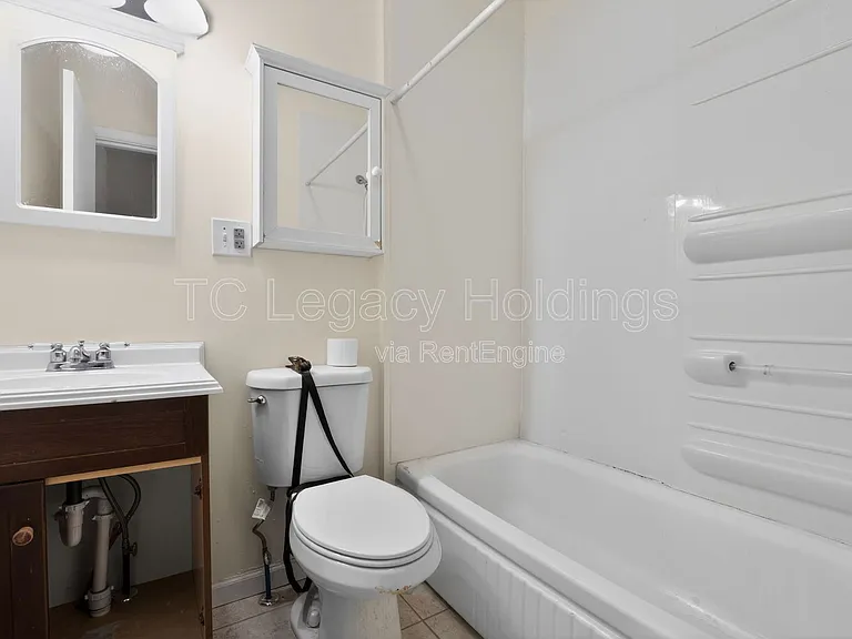 388 Broaddus Ave #B — Photo 15