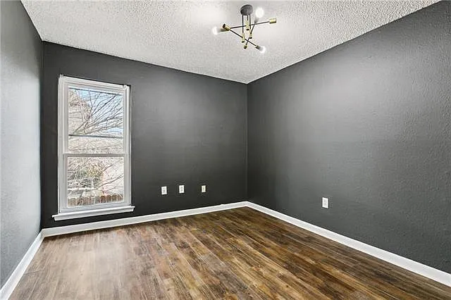 241 Helen St #4D — Photo 7