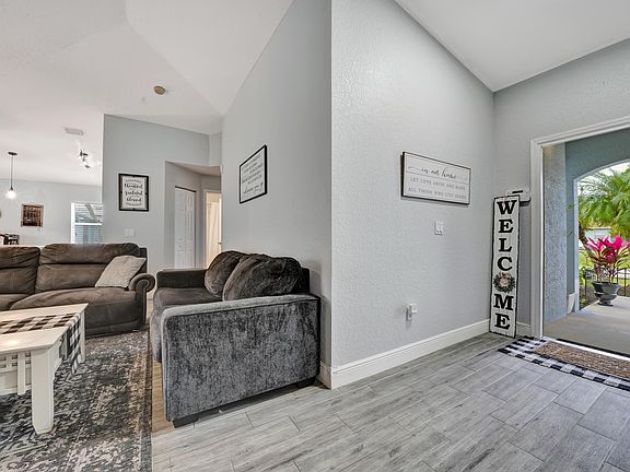 2nd image of 408 SW Molloy Street #408