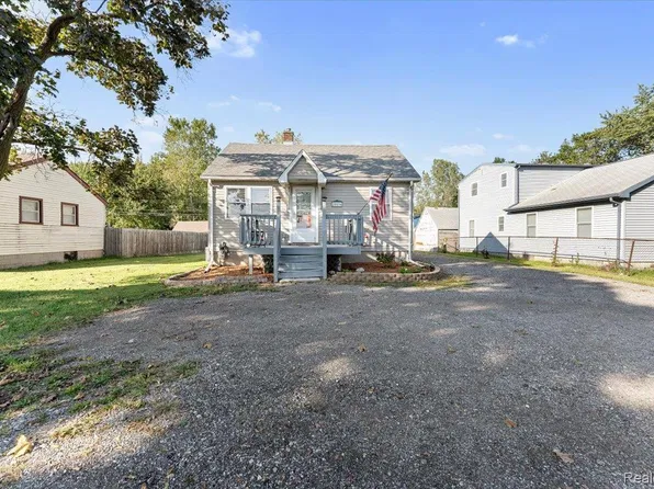 20594 Gibraltar Rd, Brownstown, MI 48183