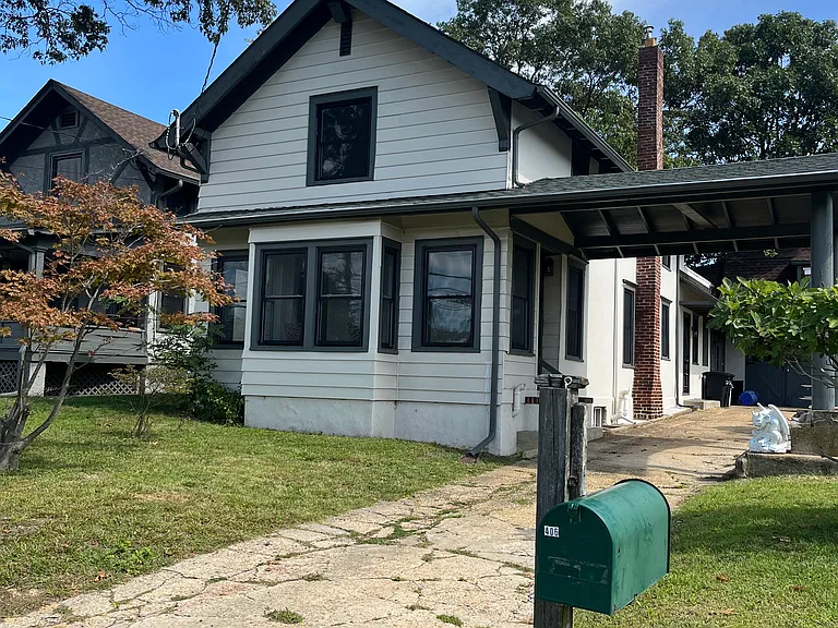 406 Lake Dr — Photo 1