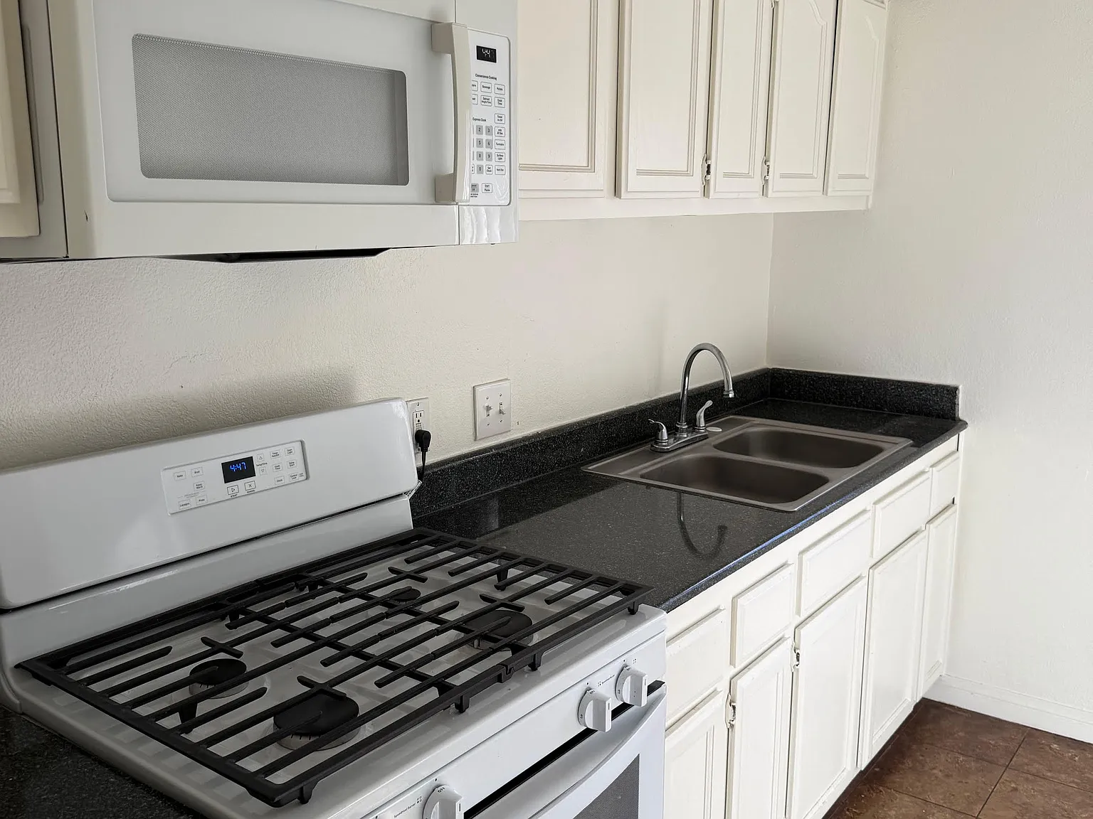 Studio, $1,395 — Photo 3