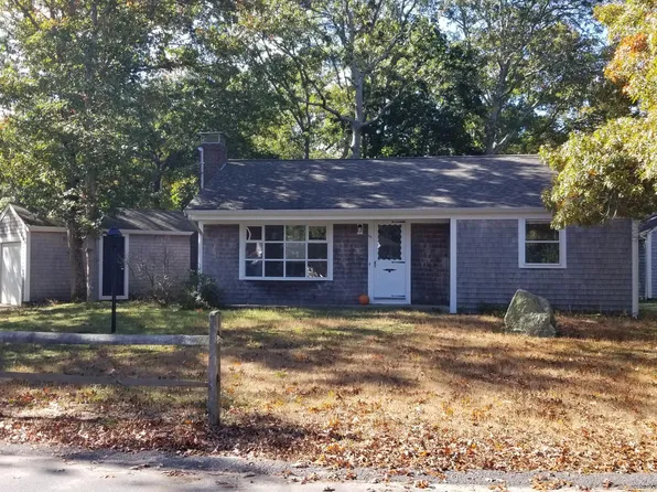 85 Castlewood Cir, Hyannis, MA 02601