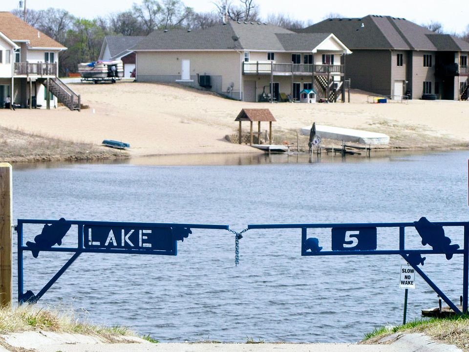 Wonderful neighbors on your private lake