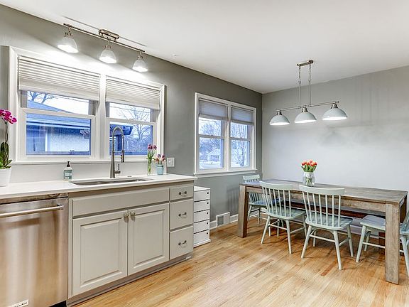 3rd image of 2216 Wentworth Ave #A
