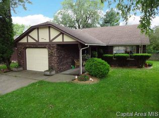 31 Bonneville Dr, Springfield, IL 62707