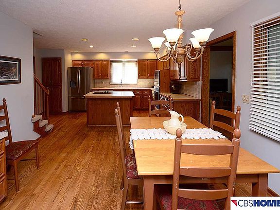 4th image of 518 S 160th St