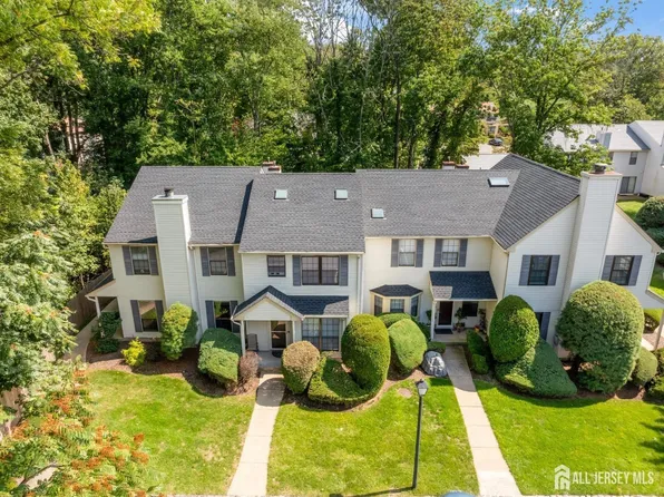 201 Maplecrest Rd, Edison, NJ 08820