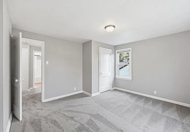 735 E Mithoff St — Photo 8