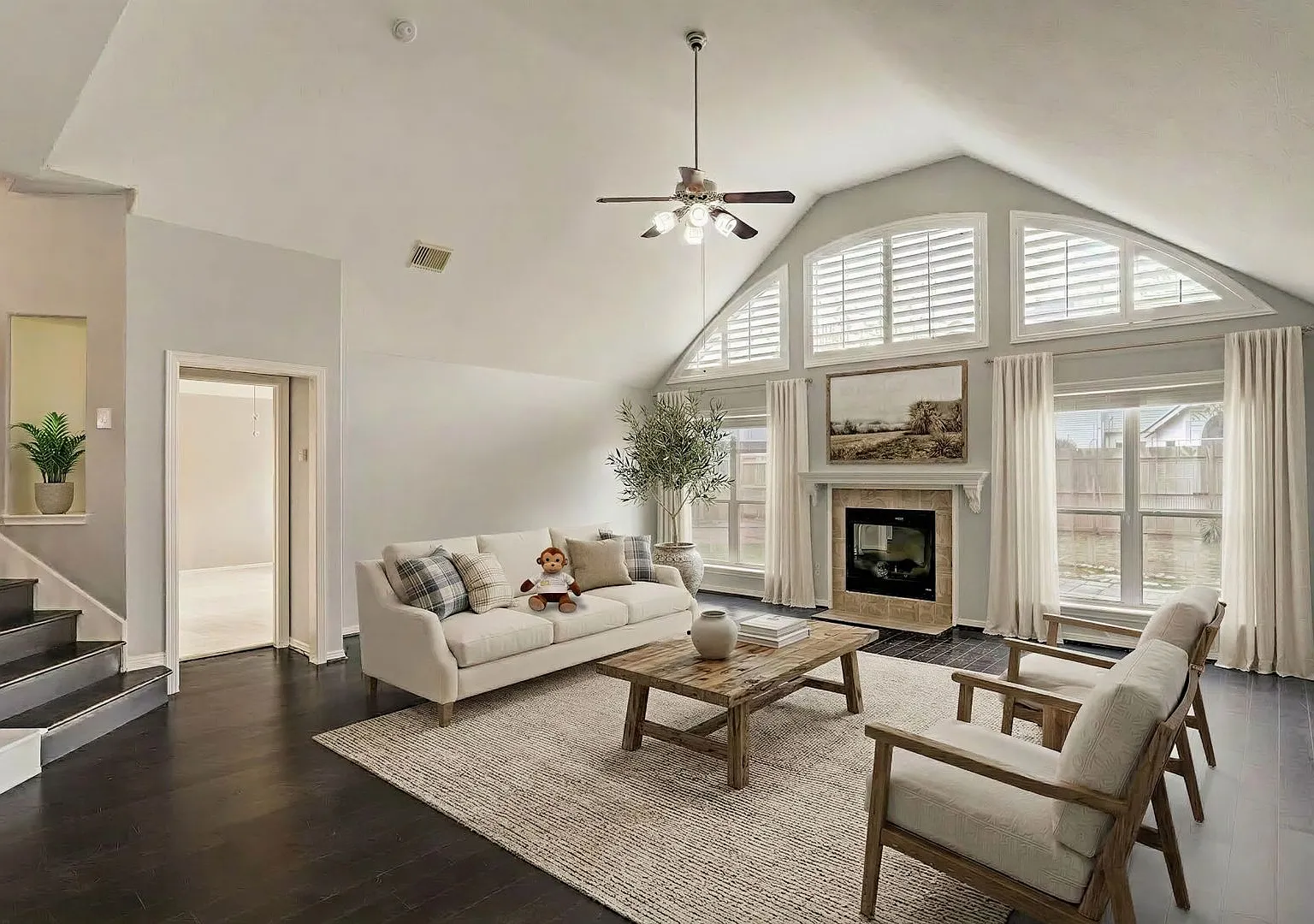 Lovely two-story 5 Bedroom Home — Photo 1