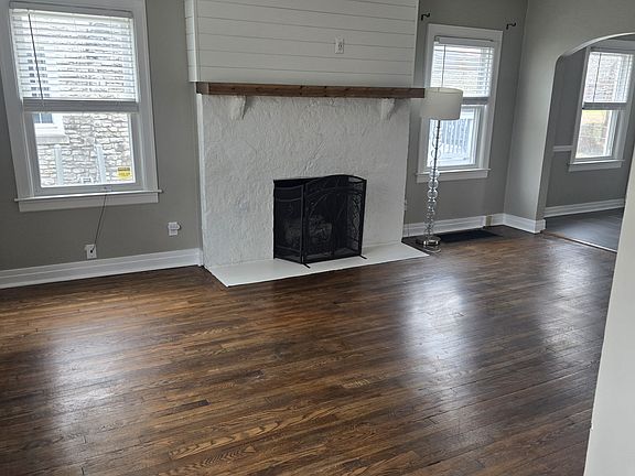 3rd image of 288 Rosemont Gdn