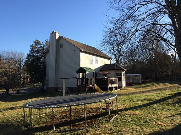 5th image of 1201 Newfane Cir
