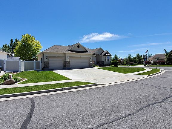2nd image of 402 E Winchester Dr