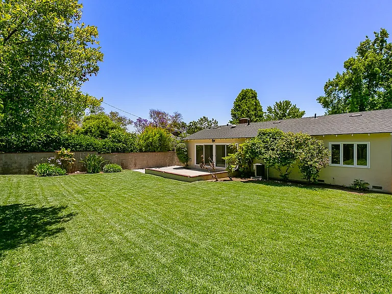 1325 Lomay Pl — Photo 17