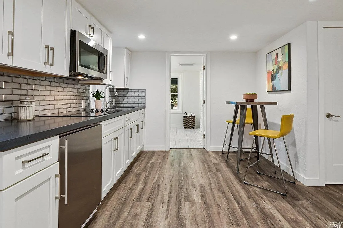 310 Butterfield Rd — Photo 1