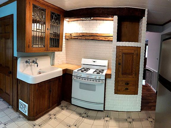 4th image of 533 Maynard Ave NW