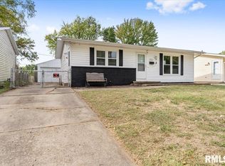 1751 Fairmont Dr, Springfield, IL 62702