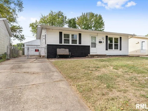 1751 Fairmont Dr, Springfield, IL 62702