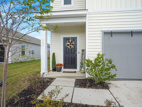 3rd image of 490 Pender Woods Dr