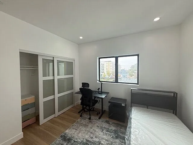 1200 W 37th Dr #4 — Photo 2
