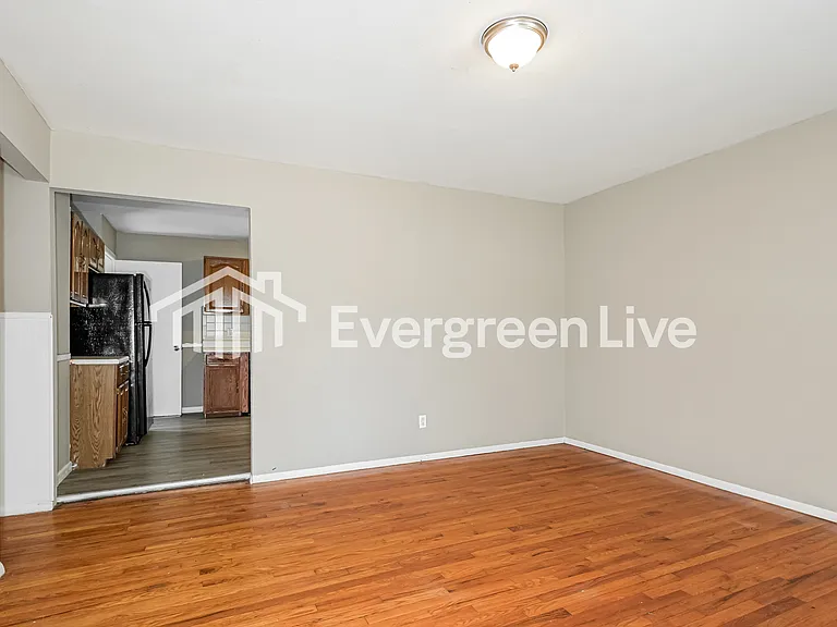 930 Lexington Park — Photo 3