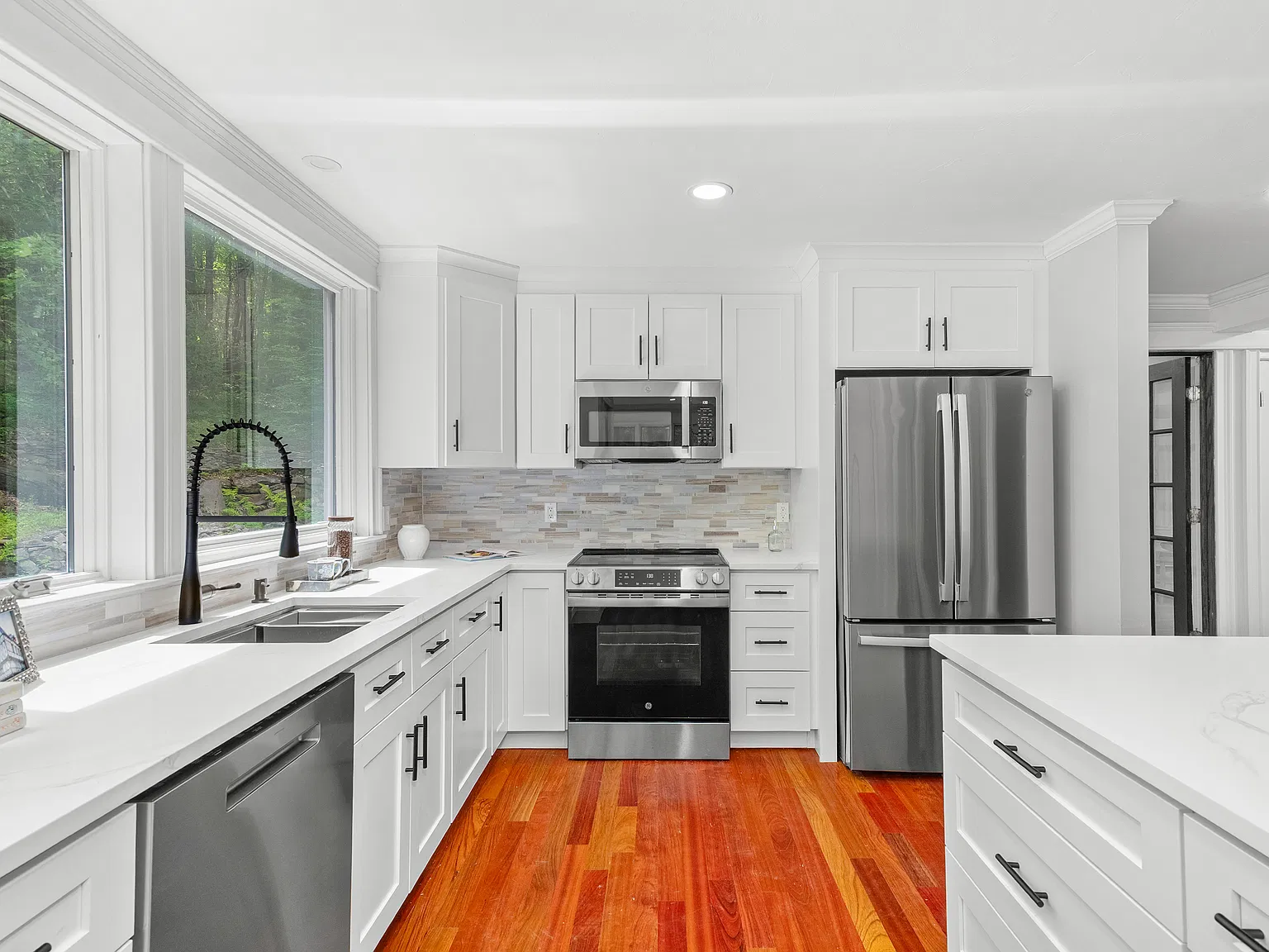 4 bed, 3121 sqft, $5,800 — Photo 4