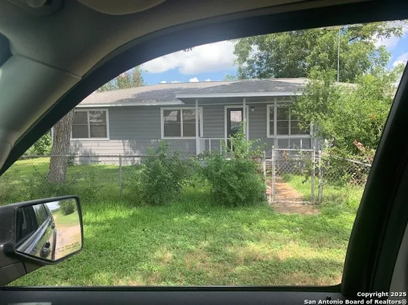 113 County Road 278, Gillett, TX 78116