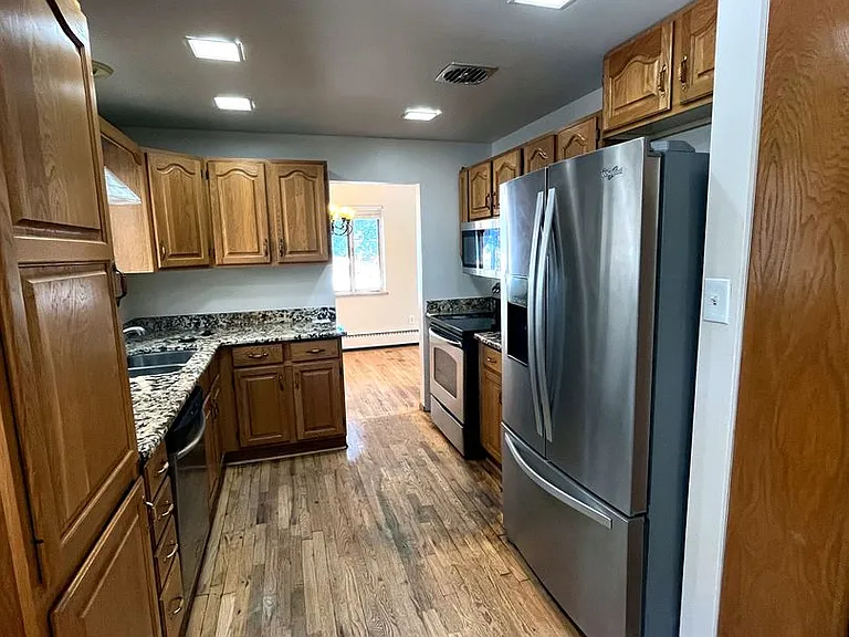 895 Holland St — Photo 9