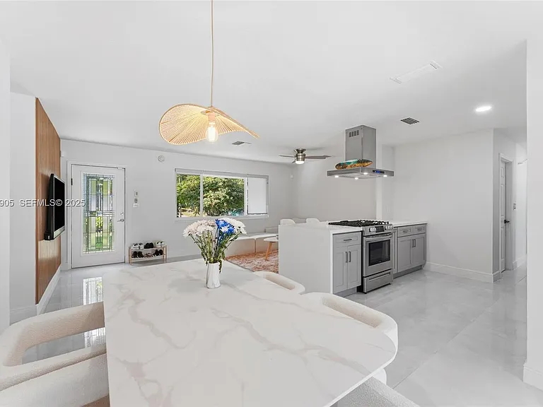 251 N 71st Ave — Photo 5