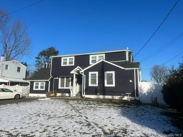 19 Hewes Street, Brentwood, NY 11717