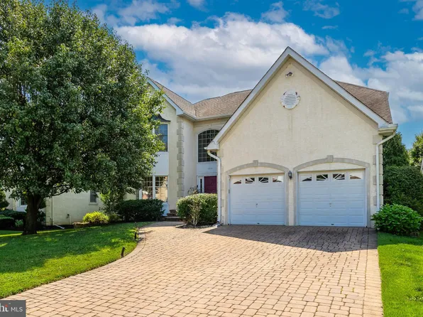 106 Inverness Dr, Moorestown, NJ 08057