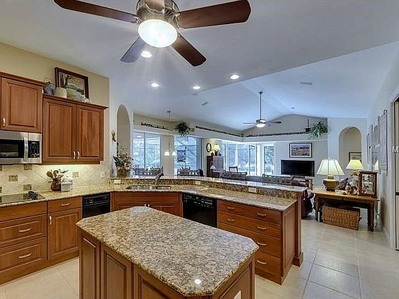 5th image of 409 Autumn Chase Dr