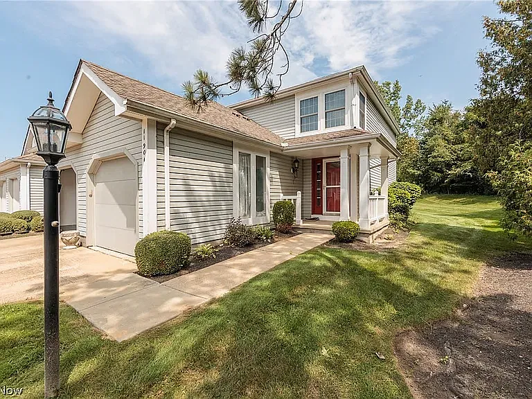 1190 Brookline Pl — Photo 1