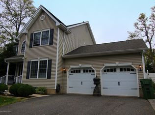 125 Reynolds Dr, Eatontown, NJ 07724