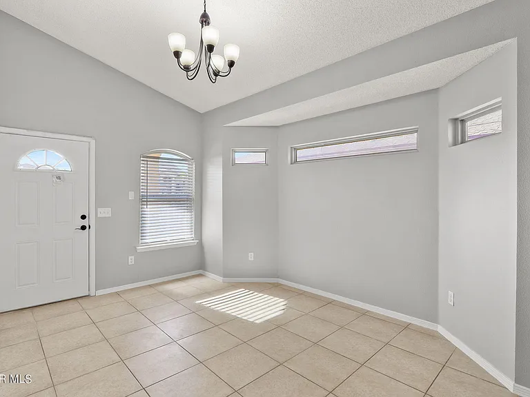 3269 Maple Point Dr — Photo 8