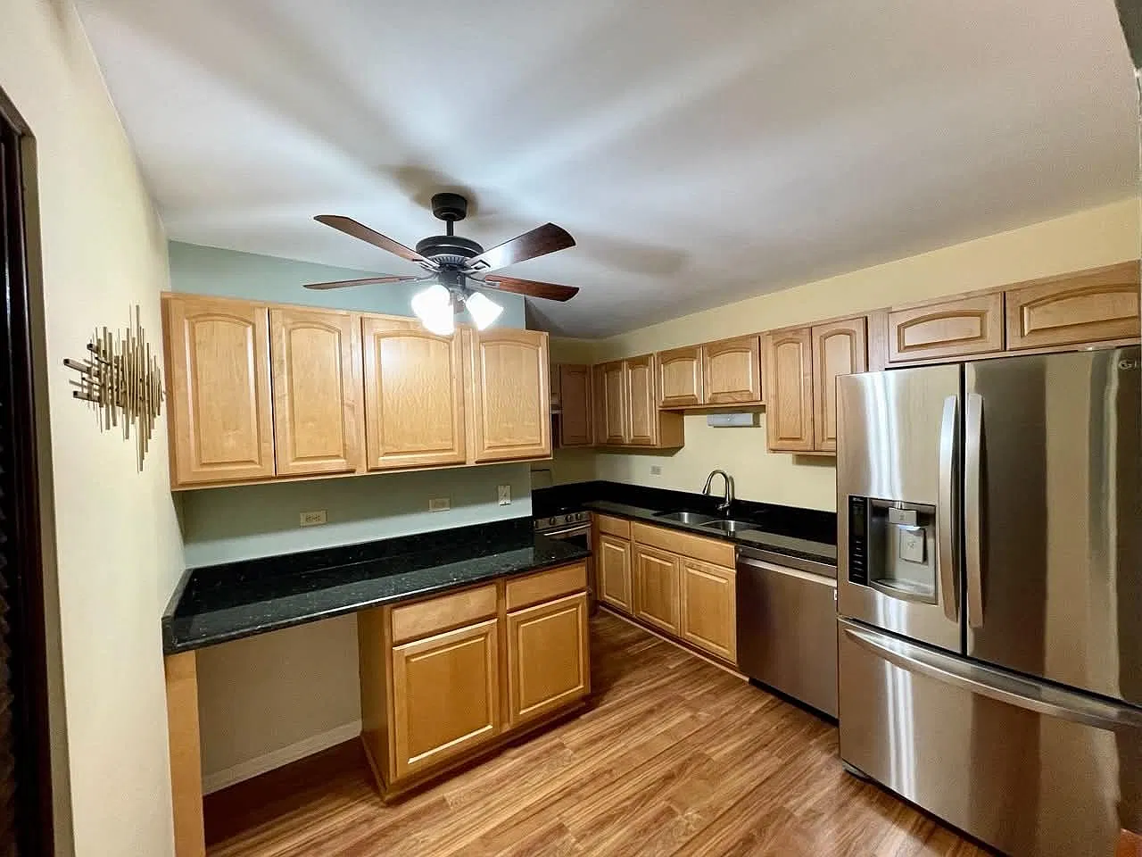 2 bed, 905 sqft, $1,850 — Photo 2