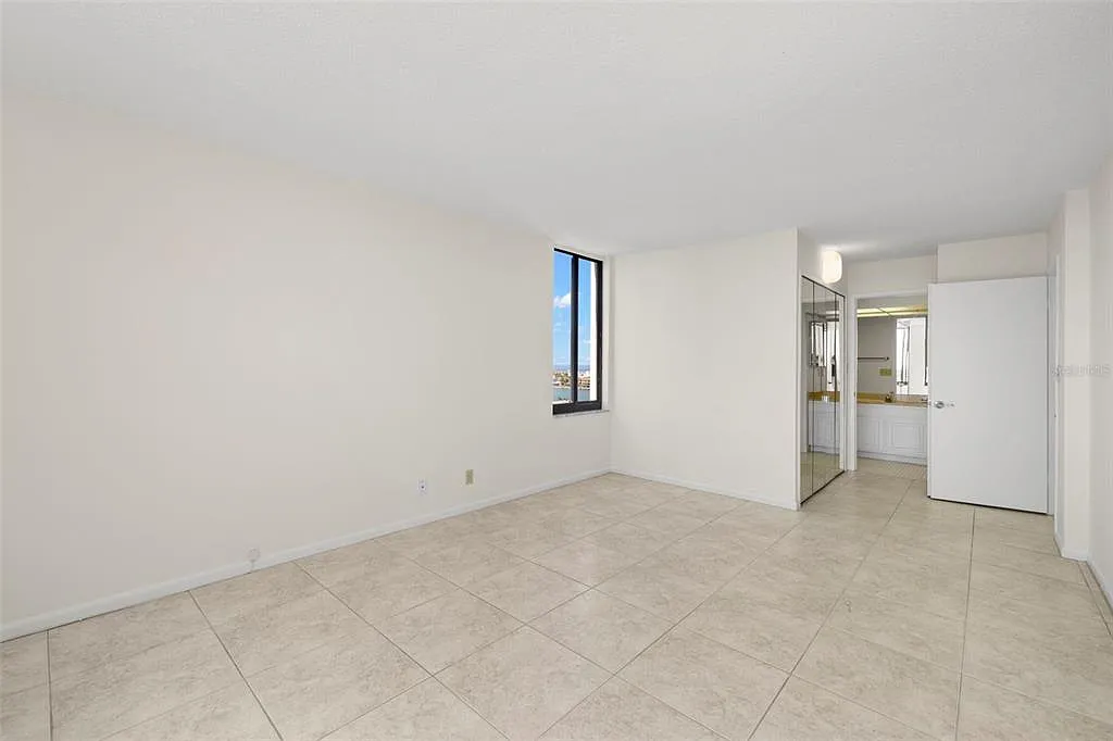 2 bed, 2.0 bath, 1430 sqft, $3,600 — Photo 4
