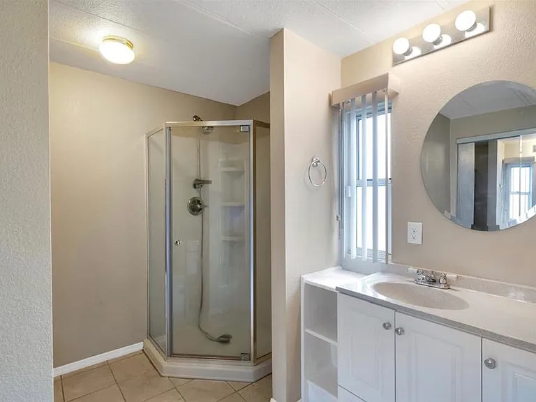 504 Skyline Dr E — Photo 7