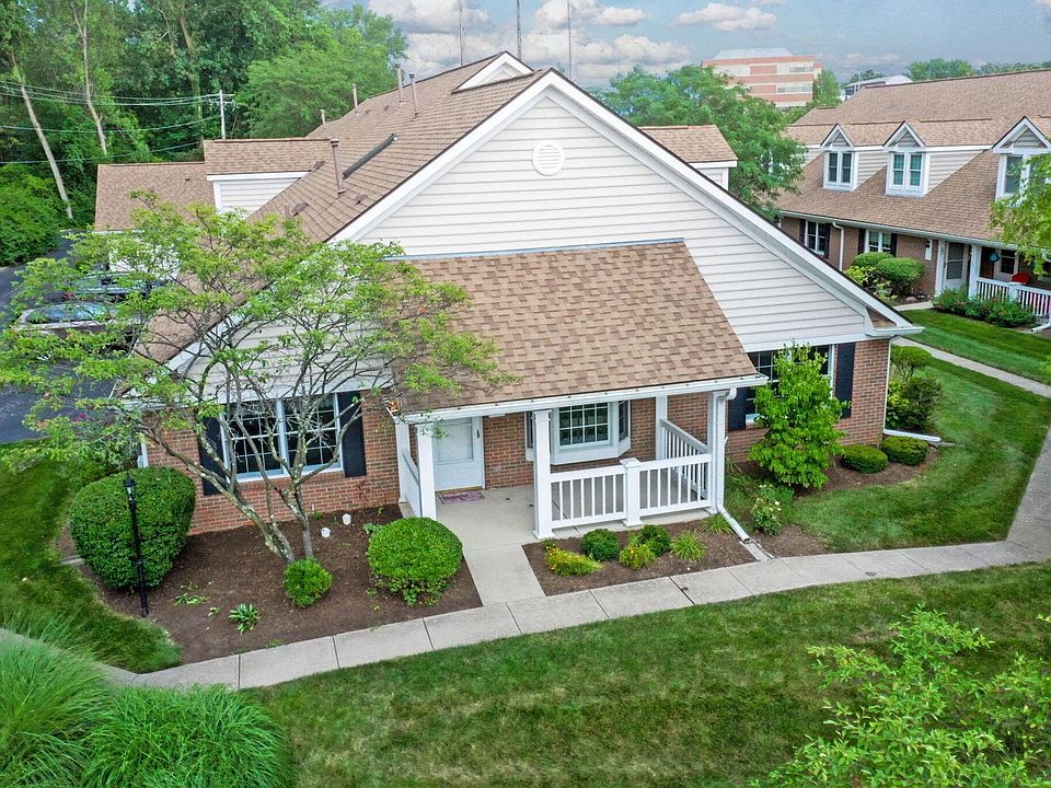 1st image of 221 Dogwood Ln