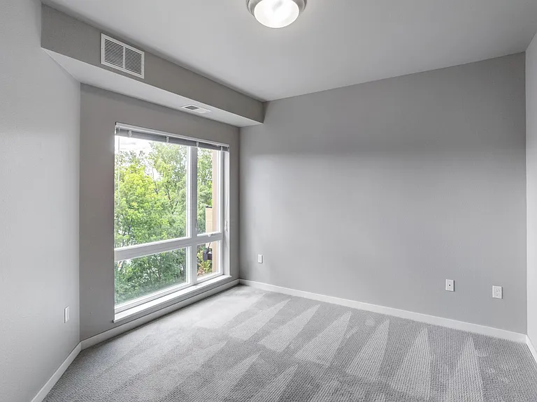 Lakeside Flats — Photo 4