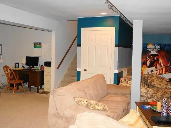 4 Royal Dr, Lititz, PA 17543