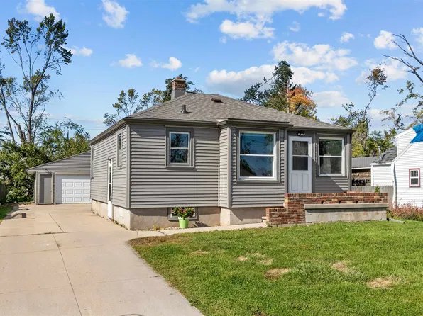 994 Claude St, Menasha, WI 54952