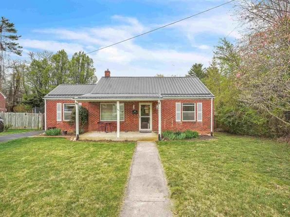 220 Arnold Ave, Radford, VA 24141