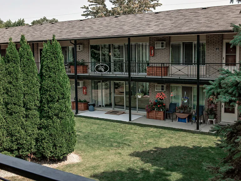 Silver Pines Apartments — Photo 26